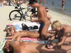 body-painting-in-public-at-the-beach
