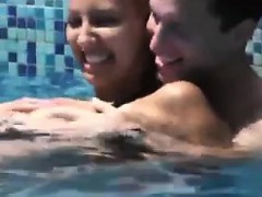 2-couple-moving-on-holiday-sextapes