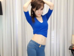 amateur-chinese-webcam-girl-dancing